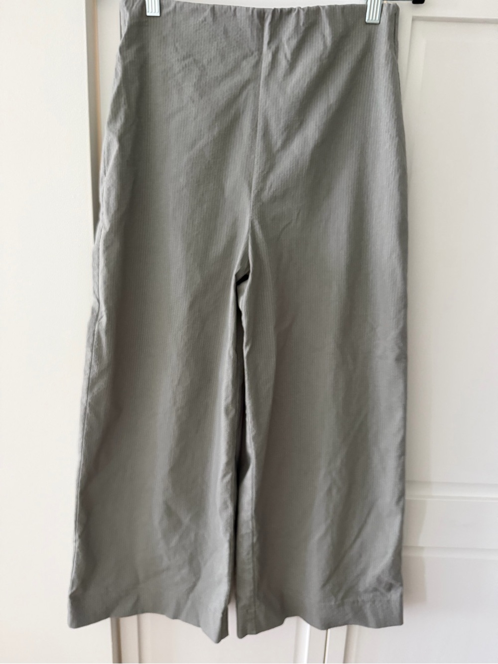 Grey Pinstripe High-Rise Wide Leg Elastic Waist Cropped Pants Like new - Picture 10 of 11